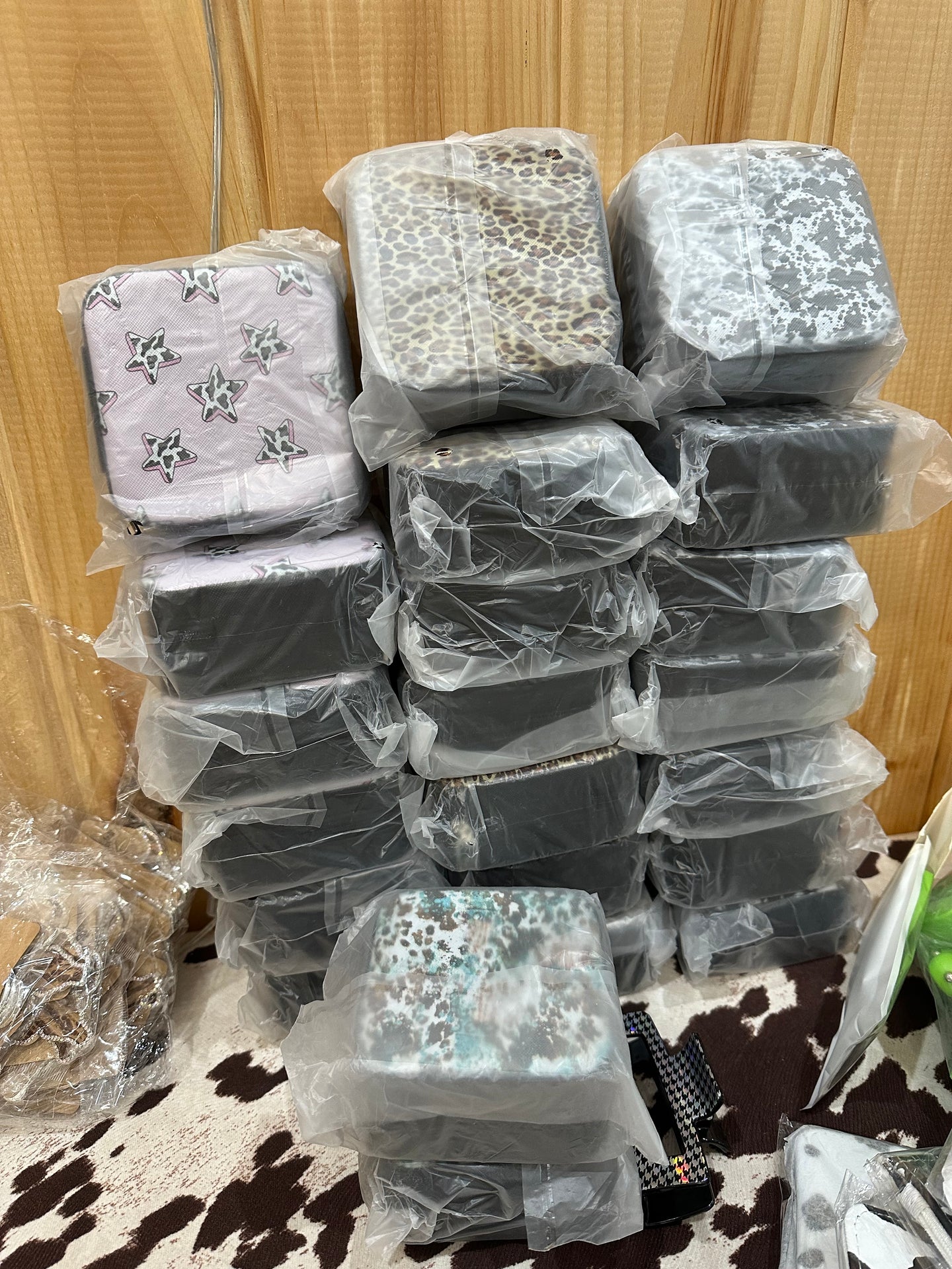 Mini jewelry boxes sent at random *